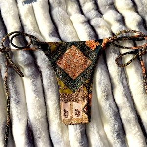 Kulani kinis thong side tie bottom. XS Burnt sage, Great condition